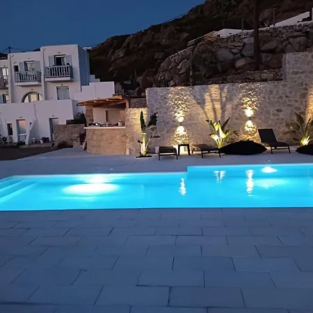 Plaka's Petite Seaside View * Plaka (Naxos)